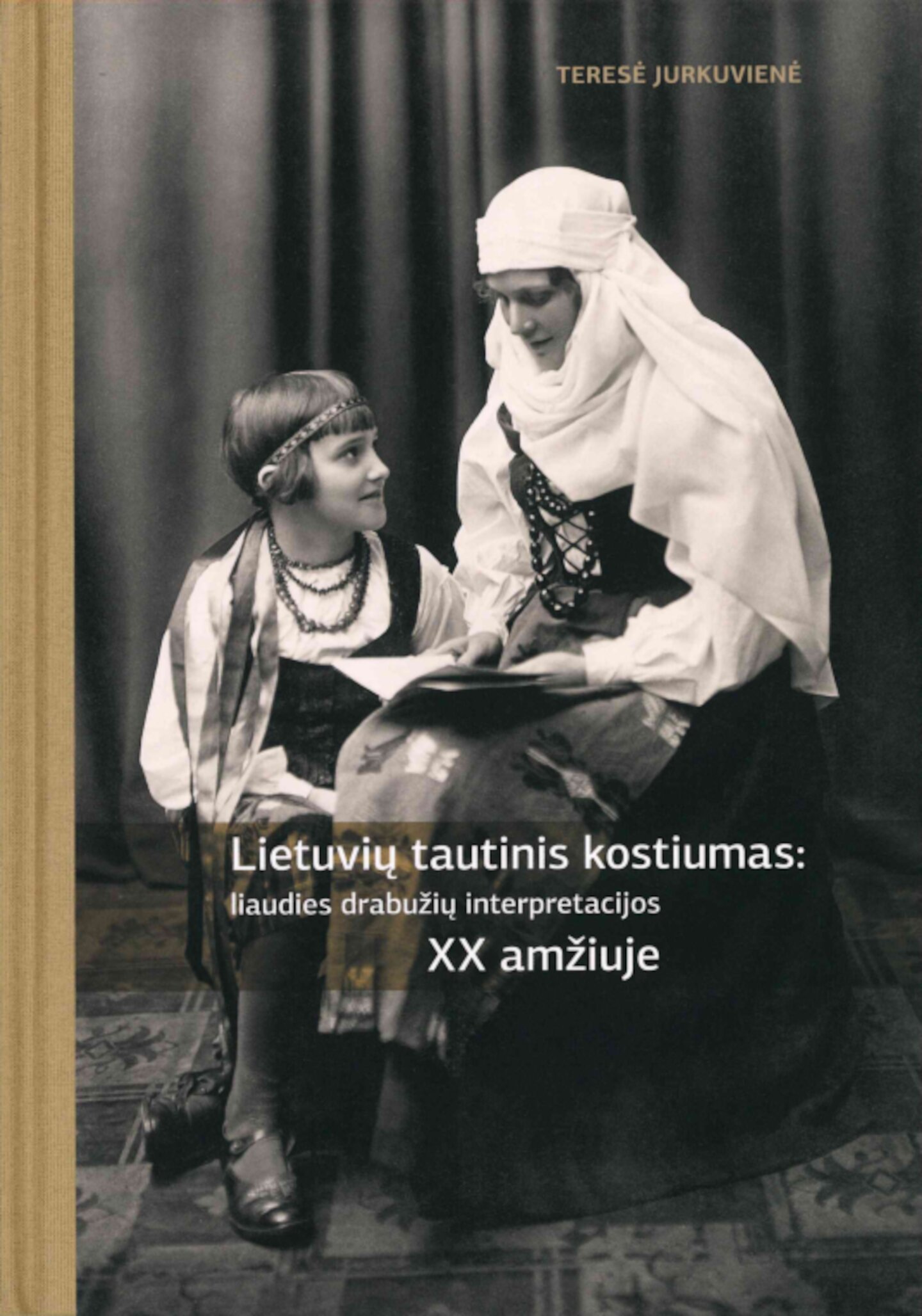 Lietuviu-tautinis-kostiumas-liaudies-drabuziu