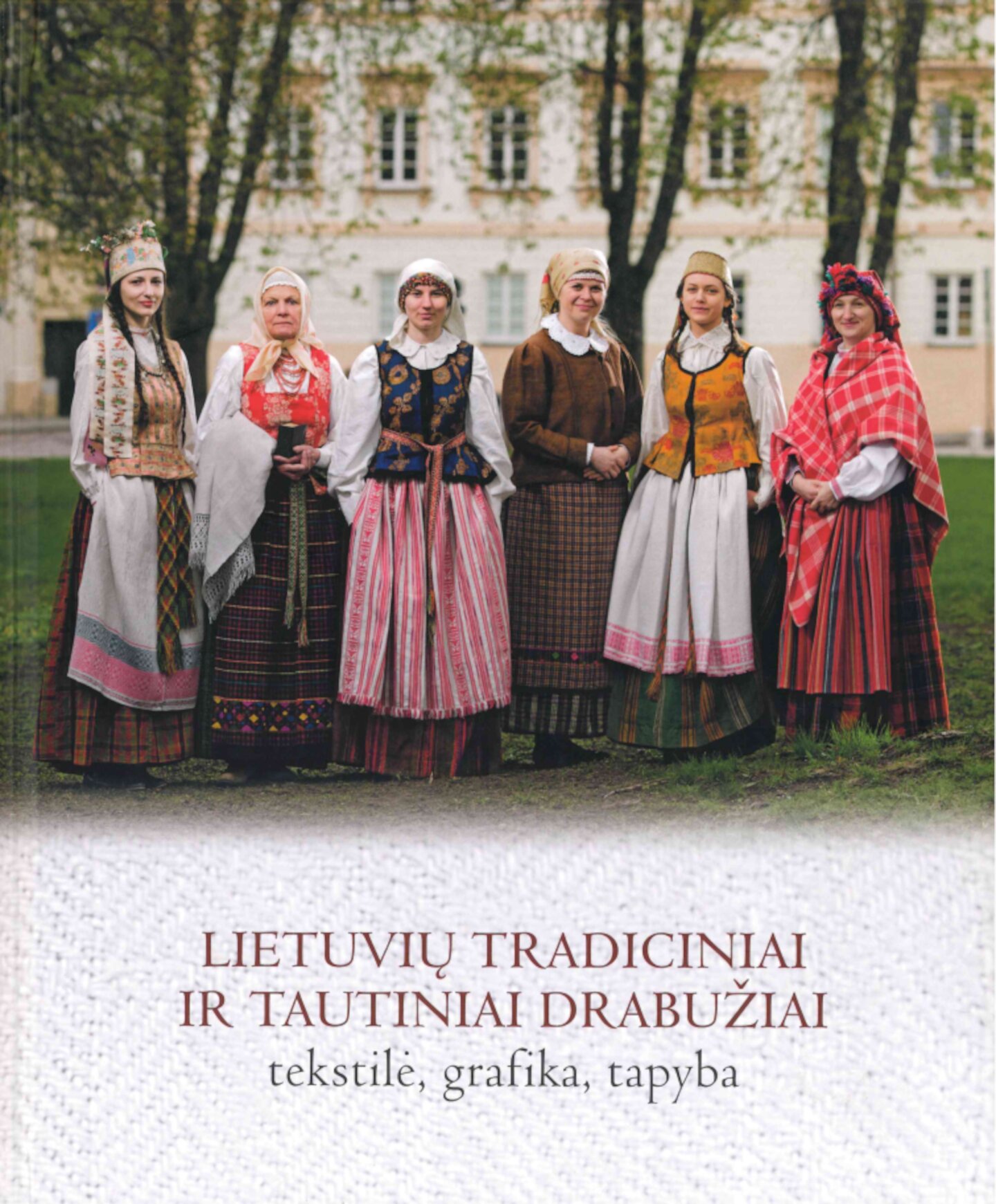 Lietuviu-tradiciniai-ir-tautiniai-drabuziai